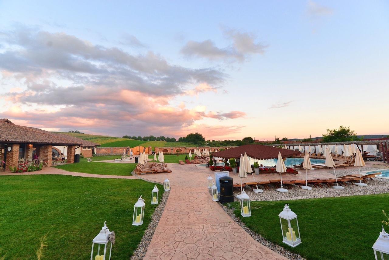 Paradisul Transilvaniei Resort Blaj Bagian luar foto